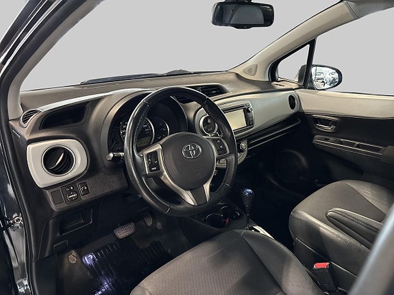 Toyota Yaris 11 of 17