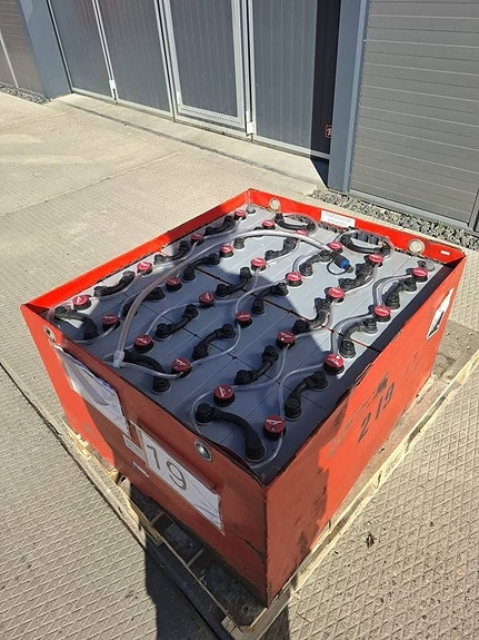 Linde 48v 480ah 2 of 3