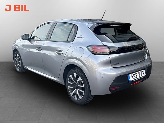 Peugeot 208 3 of 15
