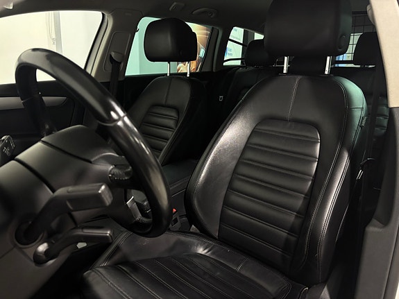 Volkswagen Passat Alltrack 21 of 30