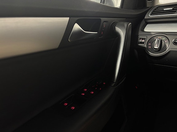 Volkswagen Passat Alltrack 22 of 30