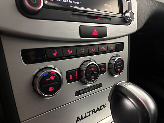 Volkswagen Passat Alltrack 25 of 30