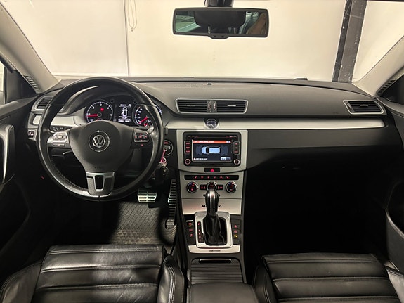 Volkswagen Passat Alltrack 17 of 30