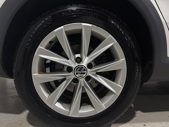 Volkswagen Passat Alltrack 5 of 30