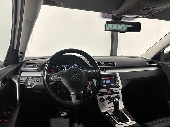 Volkswagen Passat Alltrack 18 of 30