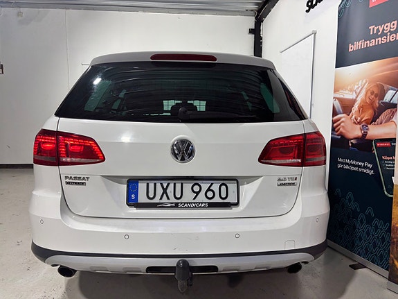 Volkswagen Passat Alltrack 13 of 30