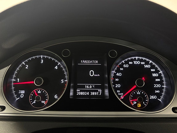 Volkswagen Passat Alltrack 29 of 30