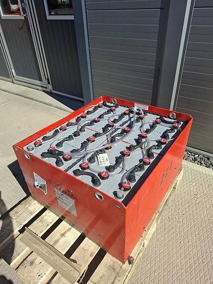 Linde 48v 480ah 2 of 3