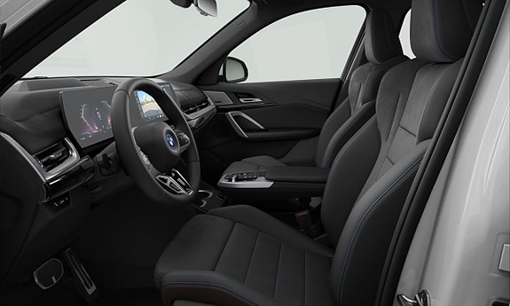 BMW iX1 3 of 3