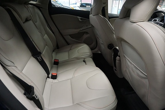Volvo V40 Cross Country 19 of 21