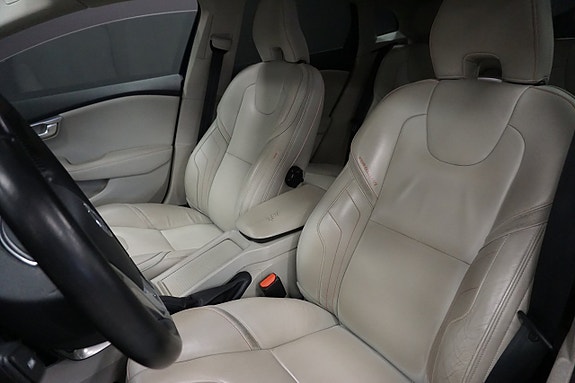 Volvo V40 Cross Country 14 of 21