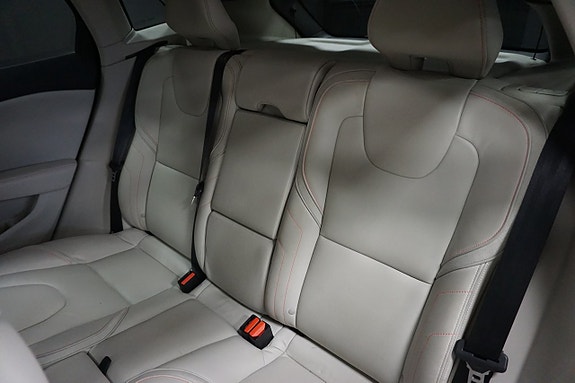 Volvo V40 Cross Country 17 of 21