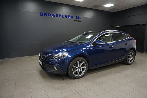 Volvo V40 Cross Country 2 of 21