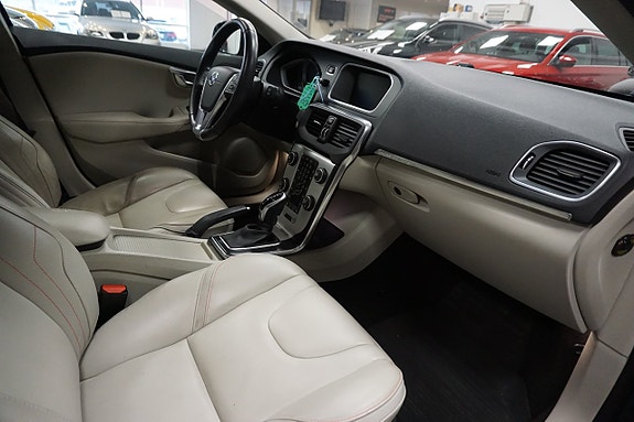 Volvo V40 Cross Country 9 of 21