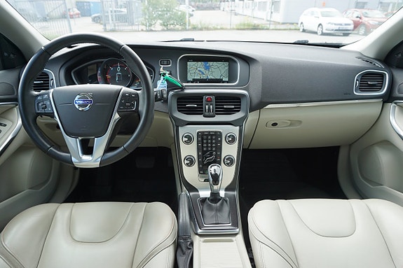 Volvo V40 Cross Country 10 of 21
