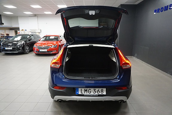 Volvo V40 Cross Country 21 of 21