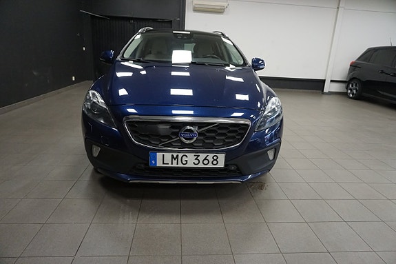 Volvo V40 Cross Country 3 of 21