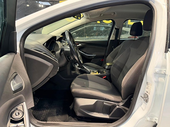 Ford Focus 13 of 23