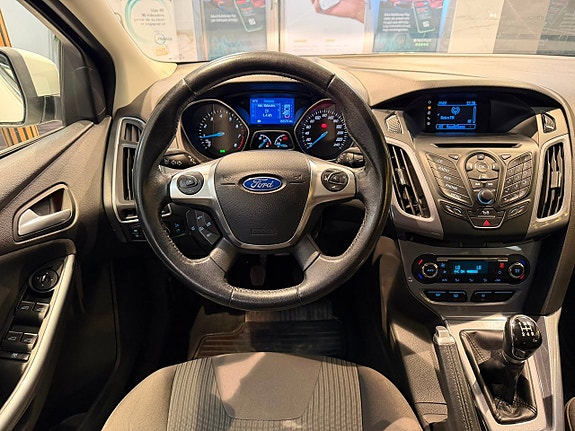 Ford Focus 9 of 23