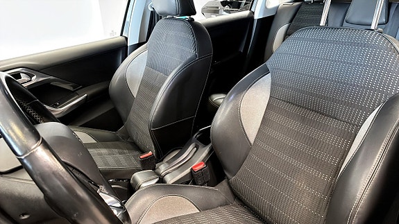 Peugeot 2008 8 of 12