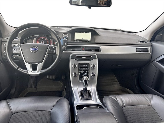Volvo V70 6 of 17
