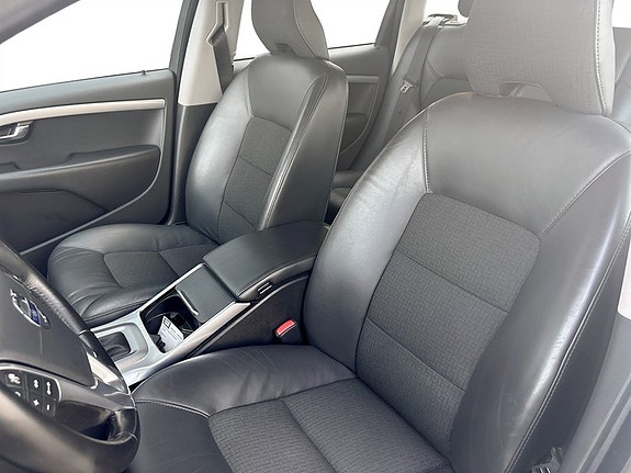 Volvo V70 4 of 17