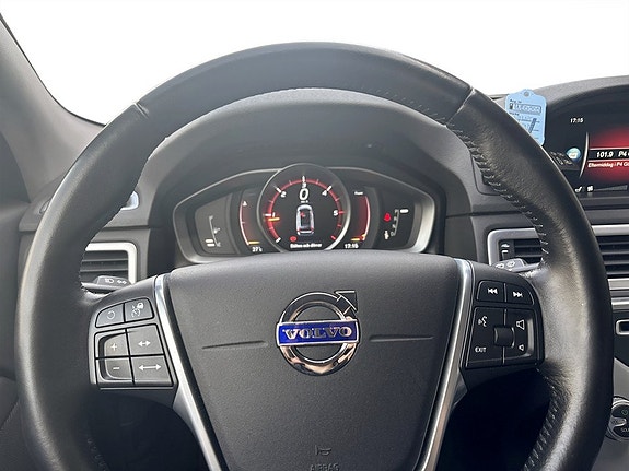 Volvo V70 7 of 17