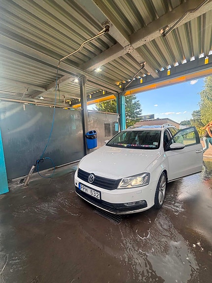 Volkswagen Passat 4 of 7