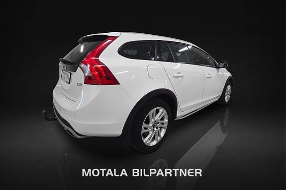 Volvo V60 Cross Country 3 of 15