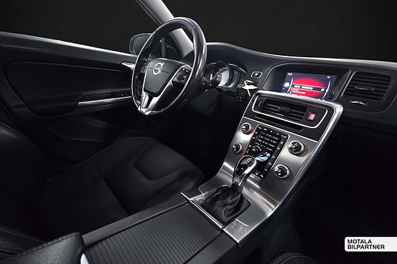 Volvo V60 Cross Country 13 of 15