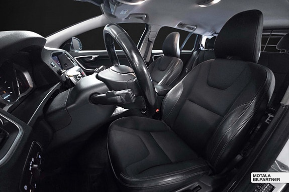 Volvo V60 Cross Country 11 of 15
