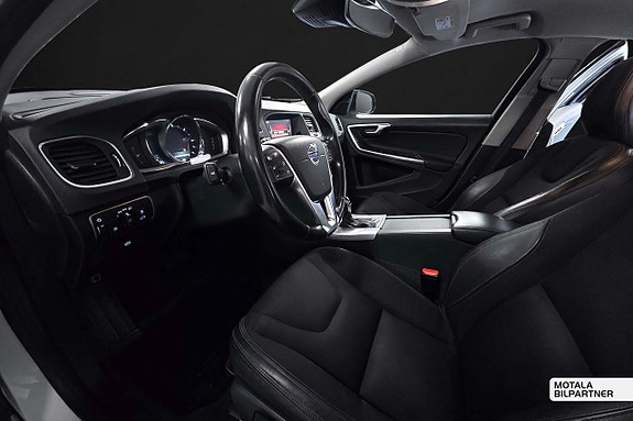 Volvo V60 Cross Country 10 of 15