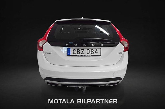 Volvo V60 Cross Country 4 of 15