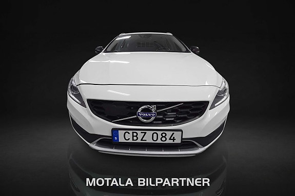 Volvo V60 Cross Country 8 of 15