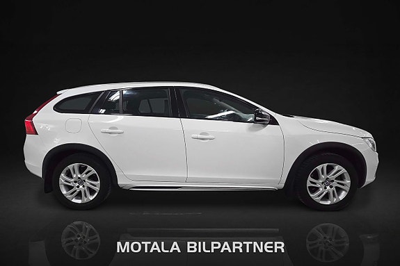 Volvo V60 Cross Country 2 of 15