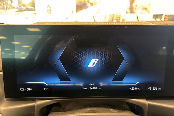 BMW i4 11 of 19