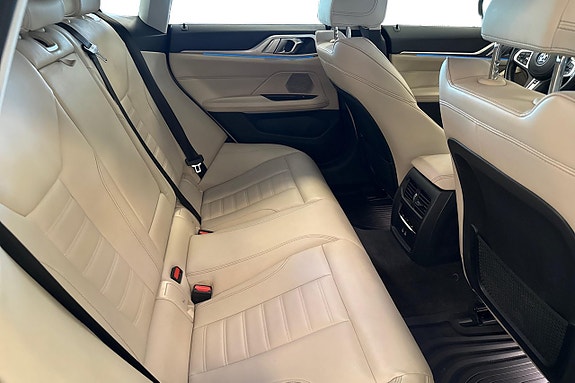 BMW i4 7 of 19