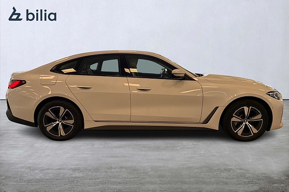 BMW i4 16 of 19