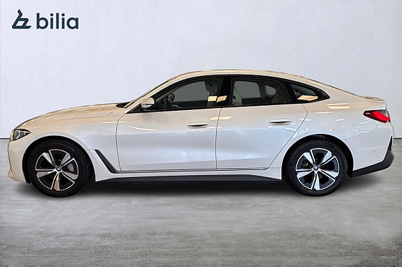 BMW i4 3 of 19
