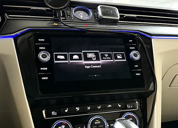 Volkswagen Passat 20 of 26