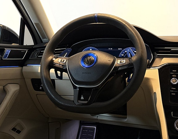 Volkswagen Passat 17 of 26