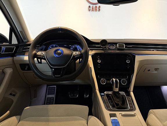 Volkswagen Passat 16 of 26