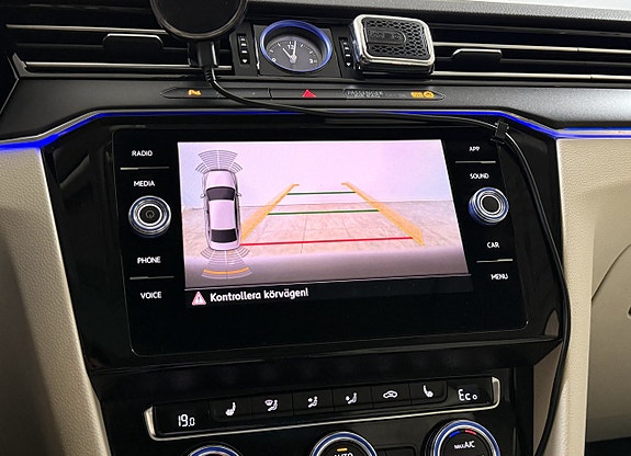 Volkswagen Passat 19 of 26