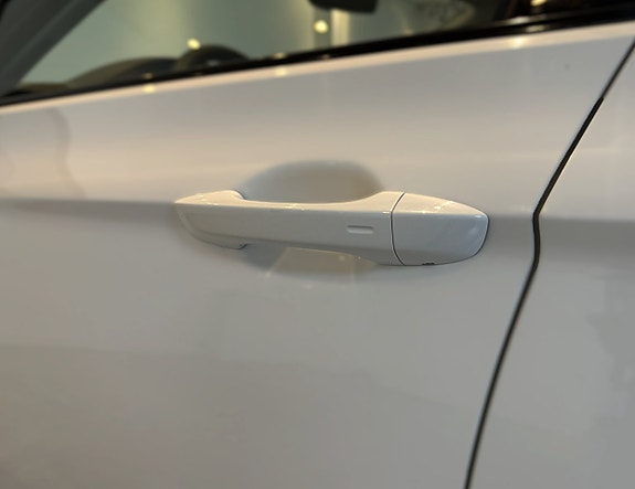 Volkswagen Passat 9 of 26