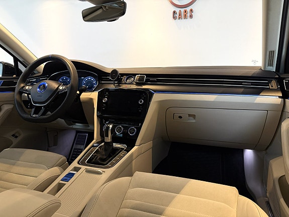 Volkswagen Passat 15 of 26