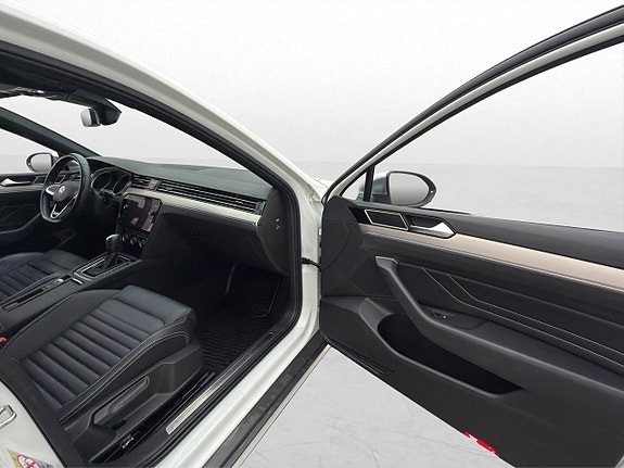 Volkswagen Passat Alltrack 27 of 30