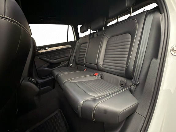 Volkswagen Passat Alltrack 25 of 30