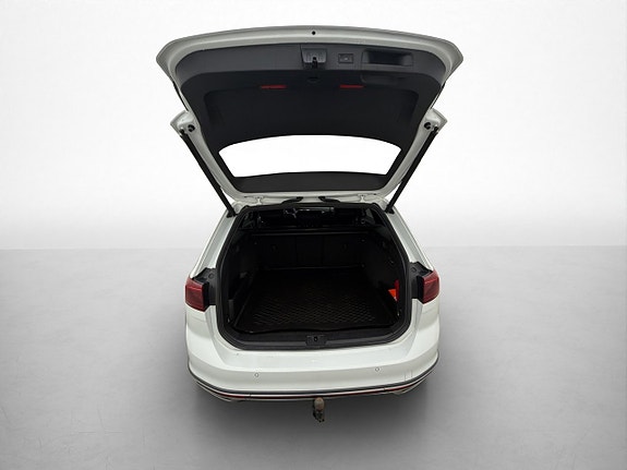 Volkswagen Passat Alltrack 11 of 30