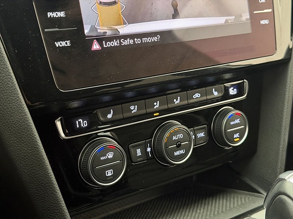 Volkswagen Passat Alltrack 23 of 30