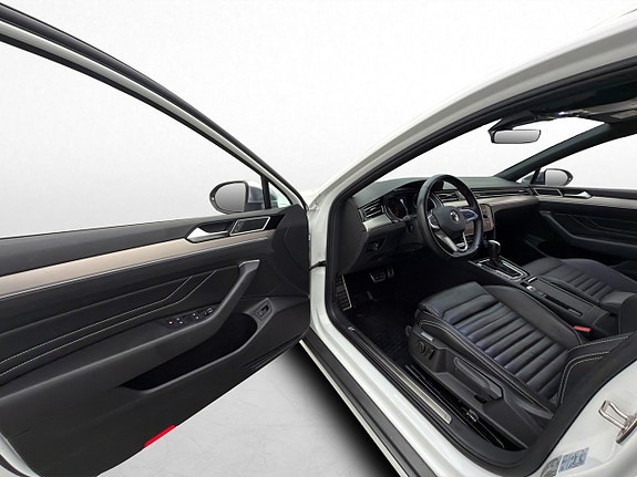 Volkswagen Passat Alltrack 13 of 30